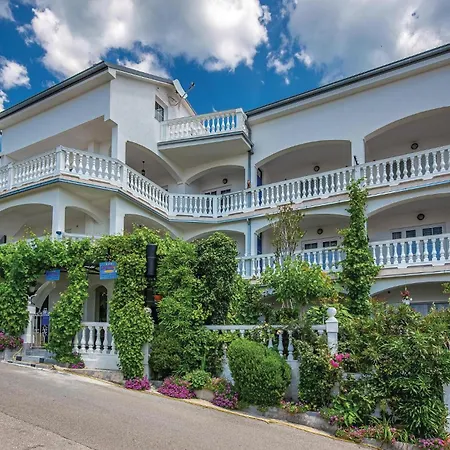 Gorgeous In アパート *